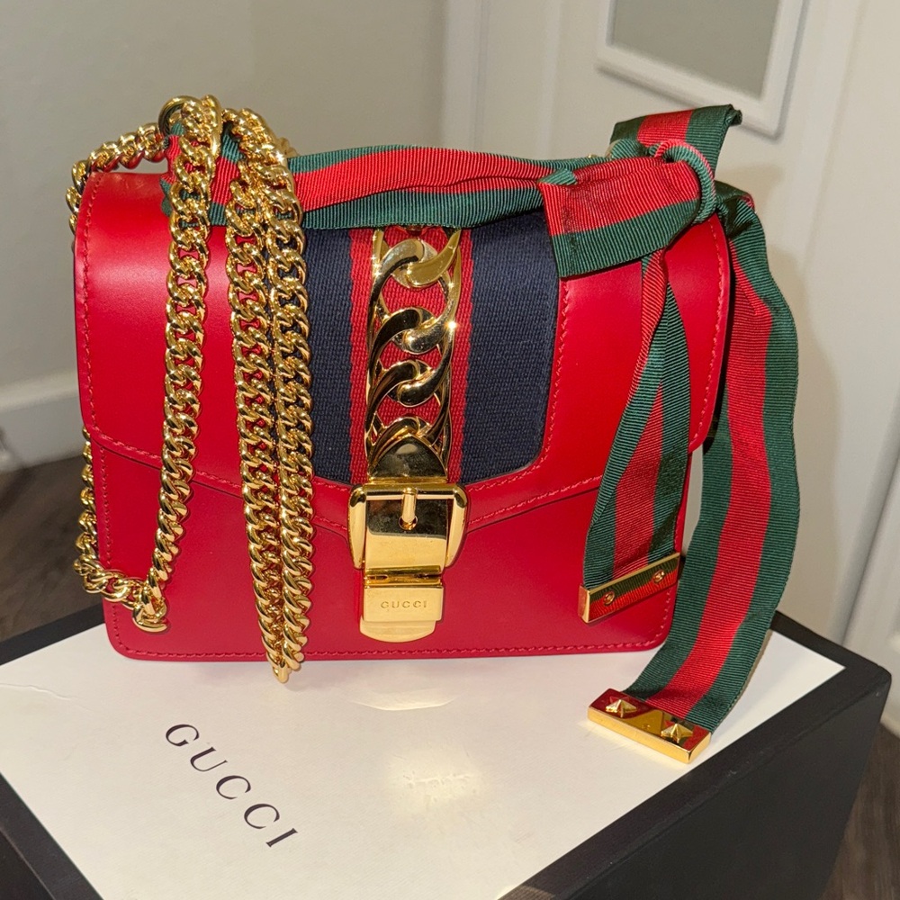 BRAND NEW Gucci Red Crossbody Bag with Gold Chain